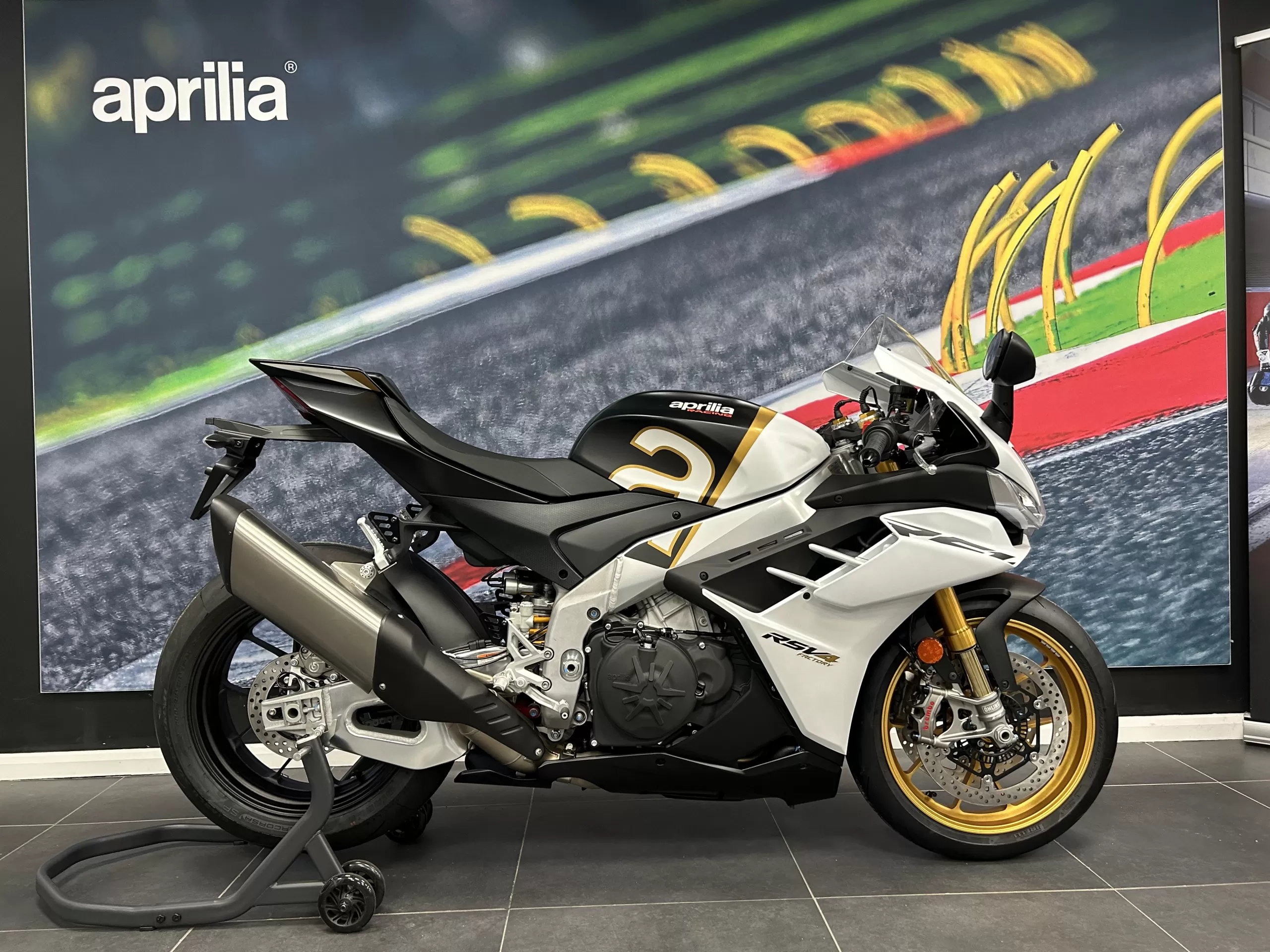 Aprilia RSV4 Factory